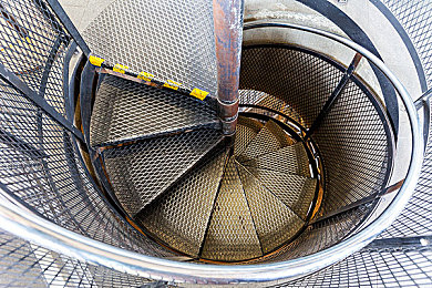 男同网久久：在墨西哥的壮丽画卷中，与钢铁灵魂共谱不朽疾驰诗篇