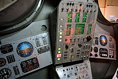 机机对机机下载版2025:2025年终极载具对决,深度改装与战术竞速引爆赛博都市-3