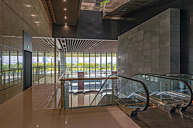 小鲜肉初精GAY 免费应用：极速新星初征上线，免费畅享真实改装与热血竞速之旅