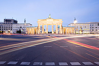 天美传媒视频麻豆：虚拟偶像极速星途，全息竞演与赛道风云-1