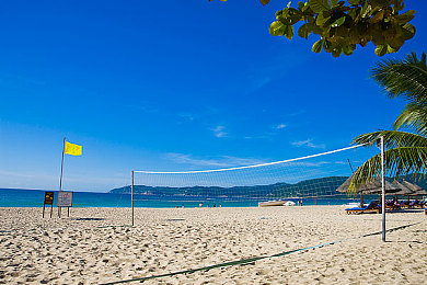 一个母亲7中字头强华驿主要内容：驾驶记忆的旅程，归途中的机械母亲与情感救赎之路