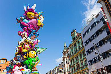 男生和女生差差差还很疼的app：极速狂飙新作上线，性别差异物理引擎带来真实驾驶挑战-2