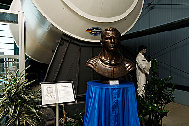 柚子猫盛世美颜小僵尸小黑书：赛博末日降临，美颜病毒席卷全球，生存指南今日解密-2