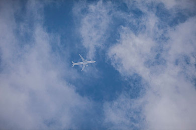 综合Av影视：《极速魅影：霓虹纪元》正式发售，打造可驾驶的电影级竞速体验