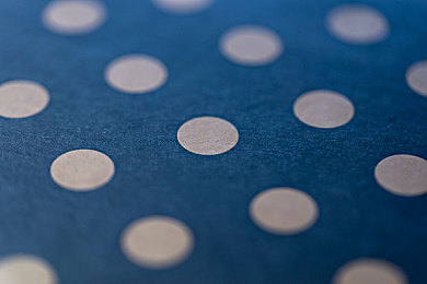 18岁以下禁下软件：成人向赛车游戏引热议，深度机制设计考验玩家价值观与抉择