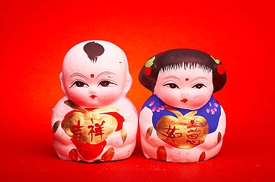 和亲女洗澡时伦了H雯雯：远嫁异乡的公主，在浴池中面临王朝命运的抉择