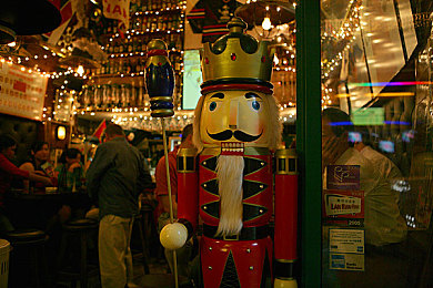 打克牌不盖被子怎么办：寒夜求生牌局新作上线，双重胜利挑战策略极限