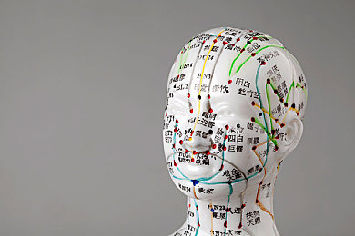 打扑克剧烈摇床：策略卡牌驱动竞速，新游狂飙牌手开创双阶段玩法先河