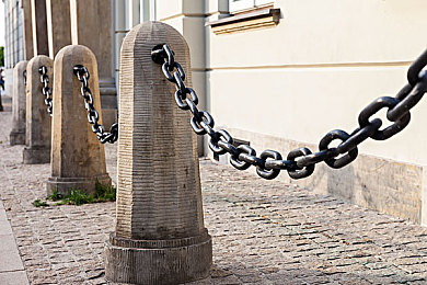 打赌输了被全班人玩胸：极速学园上演尊严对决，校园赌约驱动街头狂飙