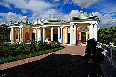 不良网站入口：虚拟赛道与数据迷宫的极速交锋