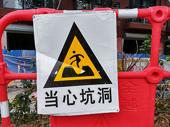 小视频黄：当赛车游戏沦为流量附庸，深度解析《极速狂飙：流量之战》的争议与真相