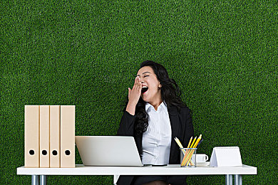 抠逼：当油门遇上预算，草根车手的极限赛车管理之旅