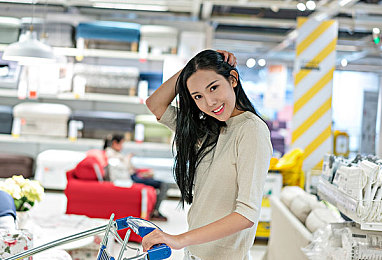 蜜桃成熟成人AV：霓虹都市中的速度抉择，成长与改装交织的赛车人生-1