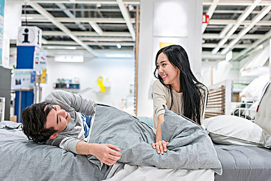 日本全彩无污染里番：霓虹飞驰者革新竞速体验，全彩零污染赛道颠覆传统-1