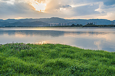 国产avtv：虚拟超跑震撼登场，东方科技竞速新纪元开启