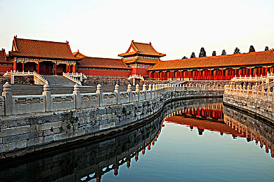 红桃视频成人入口：极限狂飙，征服环形山赛道，体验专业驾驶改装乐趣