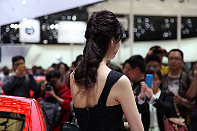 陈冠希视频：霓虹雨幕中的道德竞速，都市暗影下的证据抉择