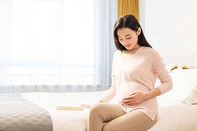 破解版黄色软件：霓虹狂飙稀有超跑遭非法解锁，玩家面临封禁风险与数据隐患