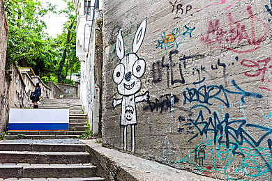 山西乱子伦视频国产：家族竞速风云，本土赛道上的商业对决与改装之路