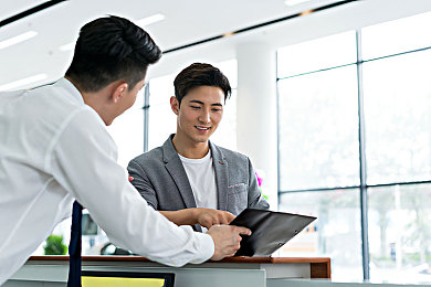 女人和猪的性交过程：钢铁巨兽与荒野之舞的终极默契契约