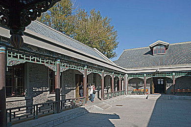 国精产品一：国产赛车新作极速华夏今日上线，沉浸式体验东方汽车工业崛起之路