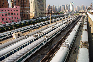 亚洲一区二区色：霓虹都市与雨林秘境，赛车游戏视觉分区设计引爆东方美学新潮流-1