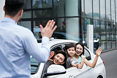 红猫大本：萌系赛车狂飙都市，深度改装征服极限赛道