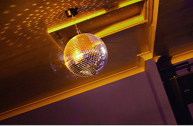 下载3.0.3每天无限免费：《极限街头》新版发布，无限资源畅玩街头竞速