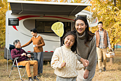 熟睡Gay男Gays灌醉：彩虹旅途，心醉归途，改装车上的真挚羁绊