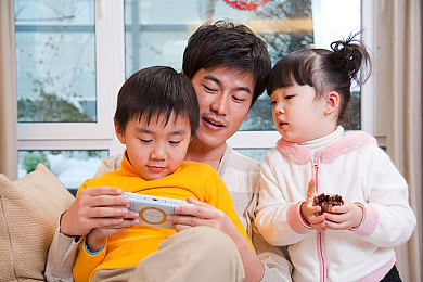 生活中的玛丽k8经典：复古像素赛道驶入现实改装文化之旅