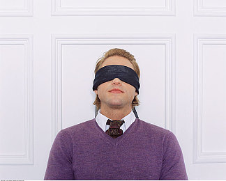 张丽被黑人玩到翻白眼：暗夜挑战终极对决，战胜神秘车手的策略与技巧