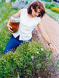 桥本香菜妈妈启蒙教育的内容与影响：虚拟母亲塑造传奇车手，全新赛车养成游戏颠覆传统叙事模式