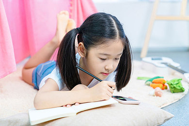 蜜桃17c：甜蜜竞速与硬核物理碰撞，全新风格化驾驶游戏今日正式揭秘