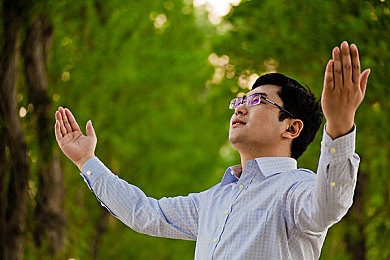 密桃Av：甜蜜与极速交织，未来都市的飙车冒险等你揭晓-2