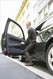 美女与男子搞基app:极速拍档,虚拟竞速中的情感纽带与赛道共鸣-2