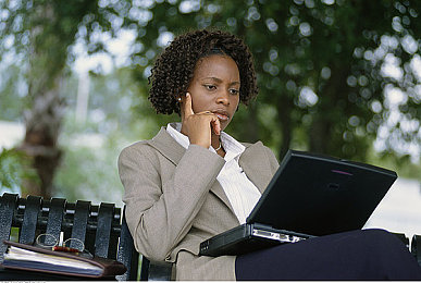 人人综合网：全民赛车新纪元开启，多元竞技场打造虚拟汽车文化社区-1