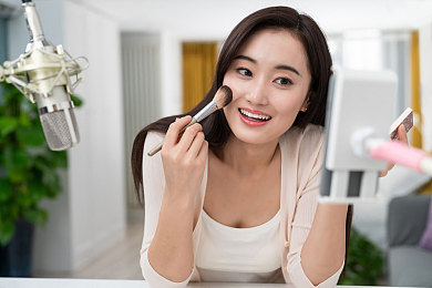 两个人看www免费视频：极速搭档，共享虚拟旅程的协作驾驶新体验