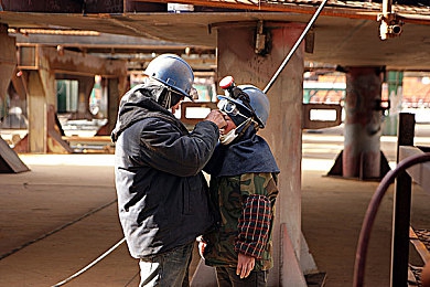 久久机热：当引擎轰鸣成为指尖的体温，赛道在硬件极限处燃烧