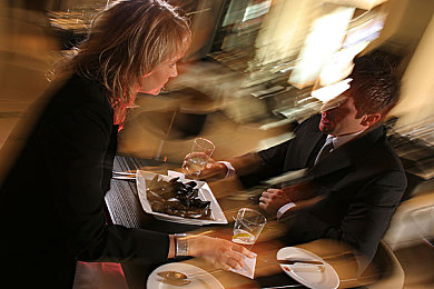 打的扑克又叫又痛:轰鸣与筹码在弯道共舞,策略同引擎于赛道轰鸣-3