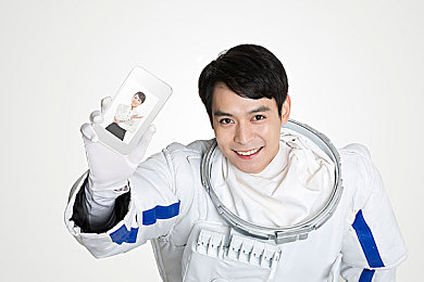 303免费oppo版破解：移动竞速新作极速303登陆OPPO平台，独家优化带来掌上飙车革命-2