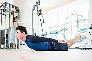 黄色软件下载每天三次Oppo：极速都市，三次氮气引爆午夜赛道