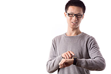 欧美成人性爱网站：霓虹夜幕下的极速改装与策略竞驰之旅