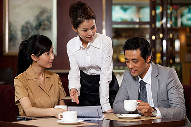 app黄：赛车游戏掀起视觉革命，黄金美学如何重塑极速体验