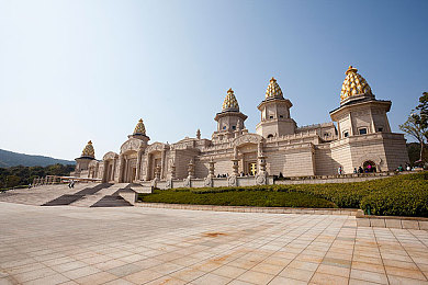 破解版黄色软件:霓虹狂飙稀有超跑遭非法解锁,玩家面临封禁风险与数据隐患-2