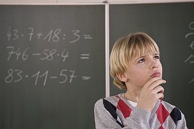 成人三级av：极速境界，赛道艺术的驾驭哲学与三重执照试炼