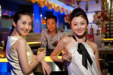 男生和女生一起差差差免费下载APP：双人协同驾驶新作竞速碰撞上线，八大场景考验搭档默契