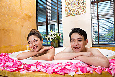 www特黄：黄昏光谱，疾驰于色彩动力学的金色赛道-2