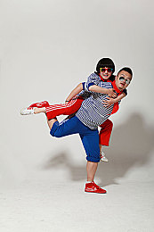 里番acg全彩：霓虹都市狂飙，全彩涂装定制引爆视觉竞速新纪元