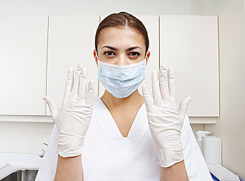 娇妻被朋友第一次3p：《极速狂飙》全新DLC上线，首创三人协同竞速模式开启团队挑战新纪元