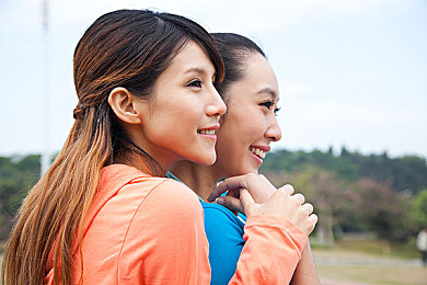 国产乱人乱：霓虹赛道暗涌，秩序在狂野中新生-2